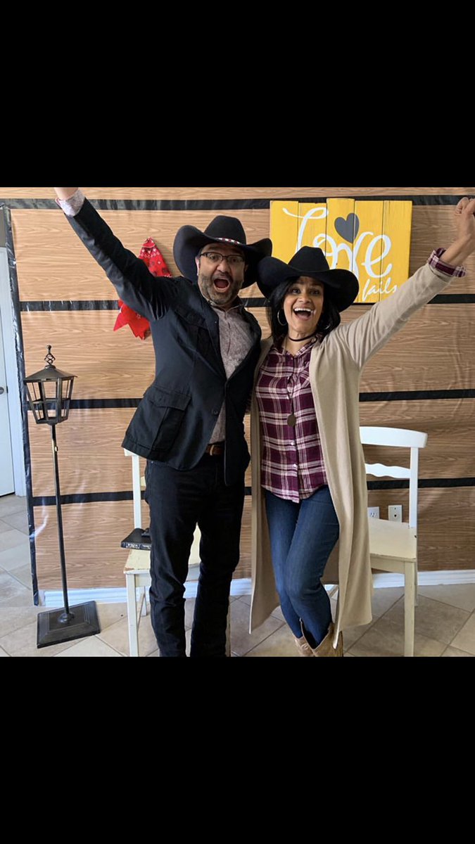PastorEBonilla's tweet photo. Feliz dΓa de Madres a mi adelita! #YoureFun π π https://t.co/YtnCejXKEn