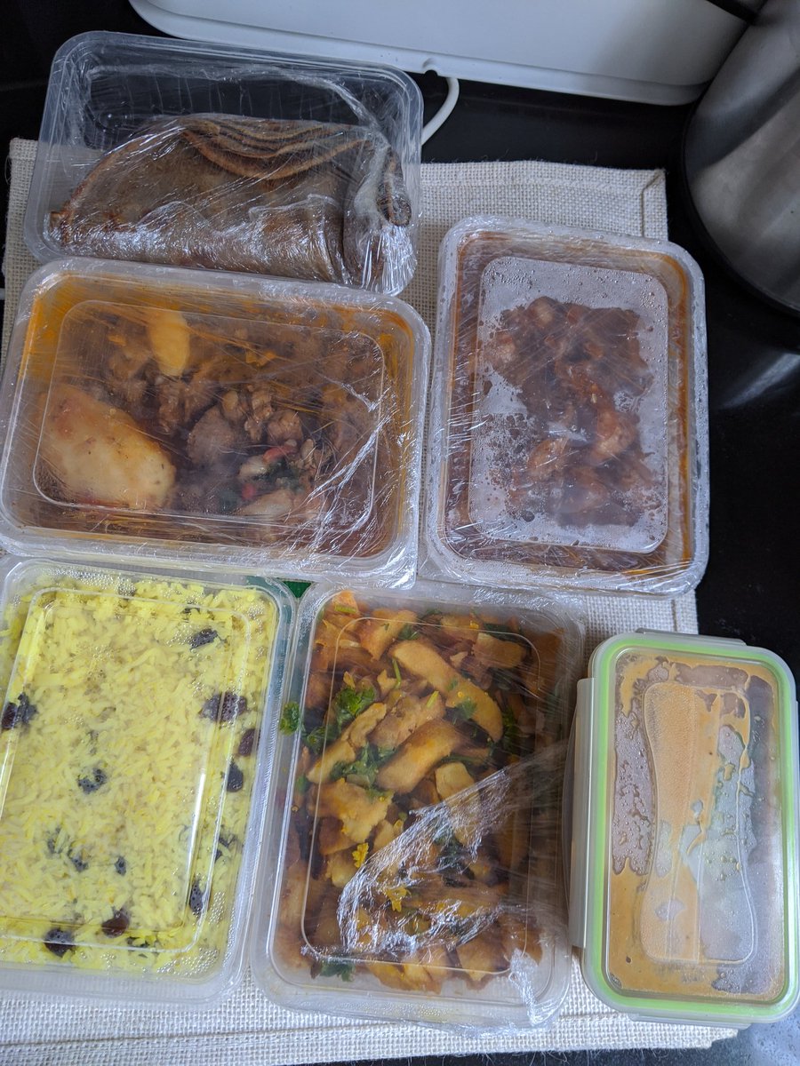 carolinespencer's tweet photo. Just got home and kumbe @smusyoka decided to surprise me for real. Happy mother's day to me juu mimi ni mama yao, and now I have a free soup container ๐๐๐๐๐๐๐๐คฃ #DadaCanFlipTheScript #Dadacan https://t.co/lepa8hkYS6