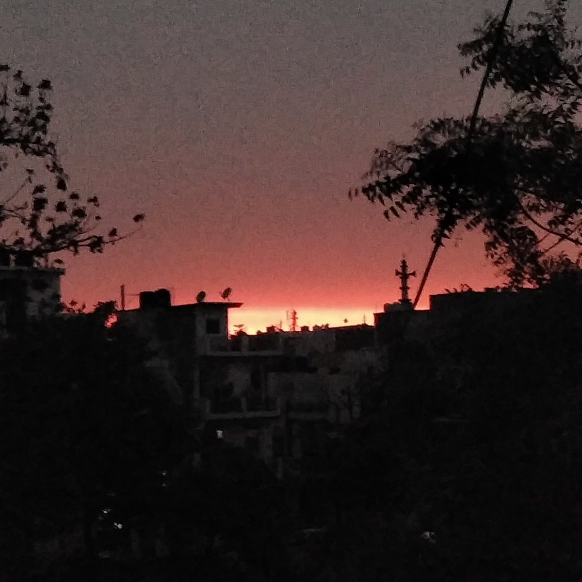 ergyanesh's tweet photo. #Amazingweather #Beautifulcloud #BeautifulNature https://t.co/PHknk16K0V