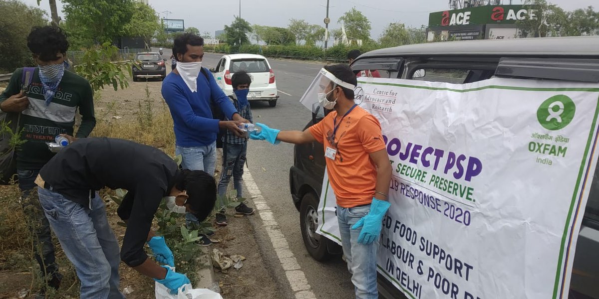 OxfamIndia's tweet photo. .#One8commune &amp; @OxfamIndia distributed  meal packets &amp; water to #MigrantWorkers  walking from Delhi to their homes in UP.  Thank you @imVkohli 

More needs to be done as we strive to address this huge challenge! 

Help us help others: https://t.co/CsXOVQN7sa https://t.co/DMDVHKACQQ