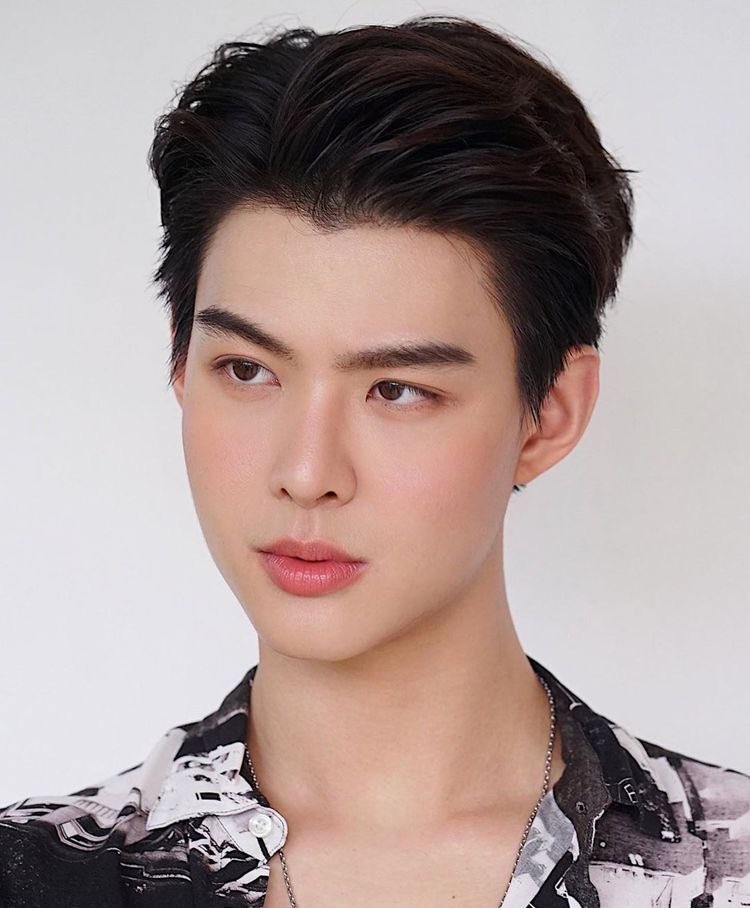 Saint Suppapong as Yeo Da Kyung ( You can't resist him. He is too attractive ! )  #SaintSup