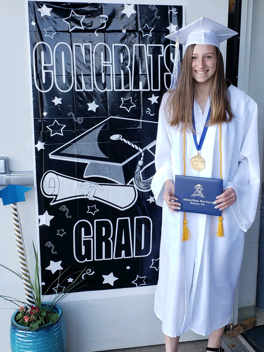 bryantheis's tweet photo. Congratulations Maddy! Mom and I love you so much and are looking forward to the next chapter in your life! Great things ahead. Also, a huge Thank You to all those involved in making yesterday such a special day for all AWHS Seniors!!! #AWHS2020 https://t.co/J5SOQYCD6G