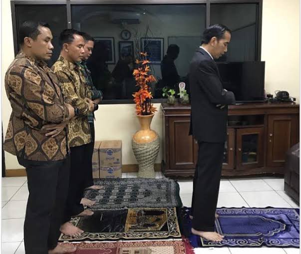yusuf_dumdum's tweet photo. Pak @jokowi, sampean tidak sendiri. Kami masih percaya dan akan terus mengawal. #SayaPercayaJokowi https://t.co/jMiirCegjH