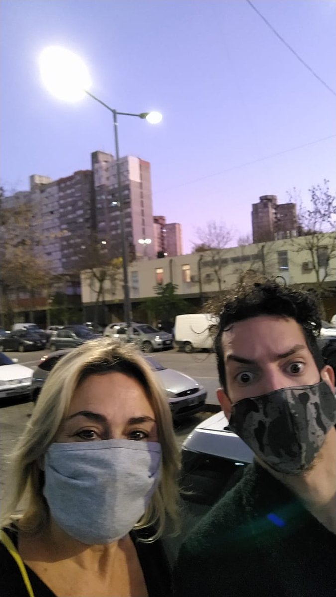 muysancineto's tweet photo. Cómo cada Sábado, ayer repartimos bolsones de alimentos por toda la Ciudad, para nuestros compañeres artistas. Somos #ArtistasSolidarios con la única bandera de #cuidaralotro El orgullo y la alegría, de hacer lo que sentimos que debe hacerse! Ayudar a quienes lo necesiten 🇦🇷👍🏻✌🏻 https://t.co/IHFSJg6dV5