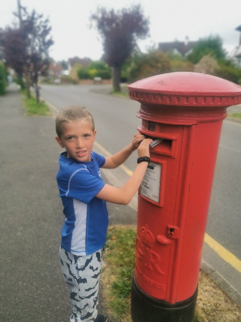 freddie_conlan's tweet photo. My challenge of a marathon in 7 days is complete 26.9 miles done. The final 2km was posting @nessiethehead thank you cards for her wonderful teachers. #OcrBoyFreddie #TheOcrBoys #DownsendSchool #DownsendSport #TeamDownsend @DownsendSchool @DownsendSport @CognitaSchools https://t.co/s53veiO8sI