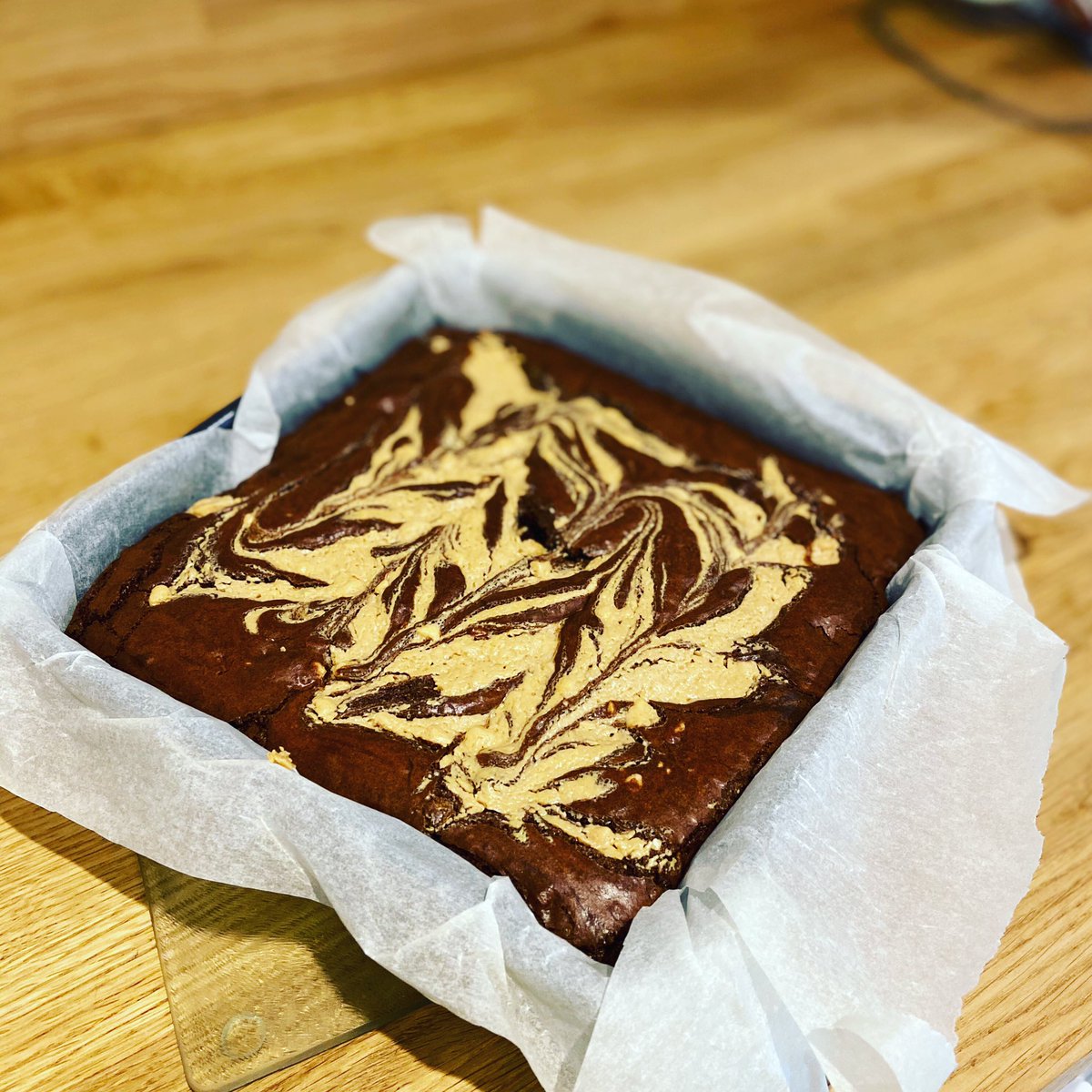 EmmaJSimkiss's tweet photo. If you want any tips on how to gain weight during lockdown...I’m ya gal 🙋‍♀️ peanut butter brownies https://t.co/WYUzYqcl0N