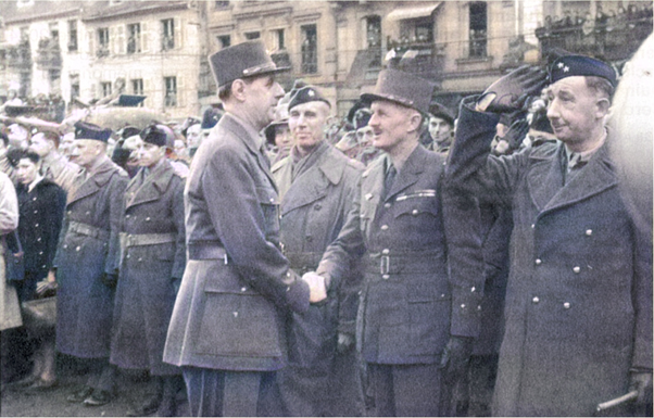 18/ Leclerc reprend sa marche vers l’est dès septembre. Le 23 novembre 1944, ses troupes libèrent Strasbourg. Le serment de Koufra a été tenu. En désaccord avec sa hiérarchie, il ne peut cependant poursuivre immédiatement sa route vers l’Allemagne.