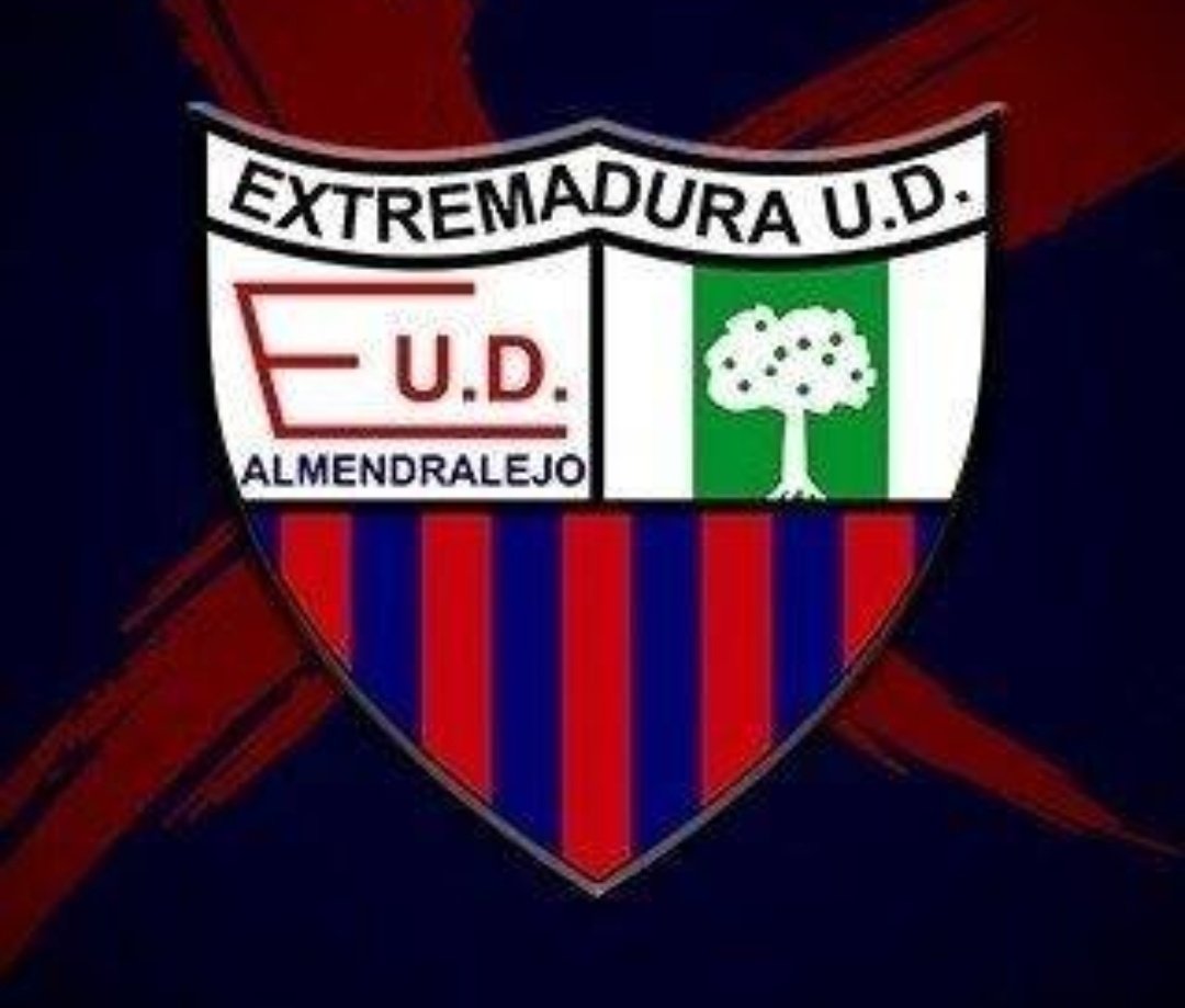 Il commence le foot à 16 ans au CF Extremadura club basé à Almendralejo soit à environ 50 kilomètres de sa ville natale .