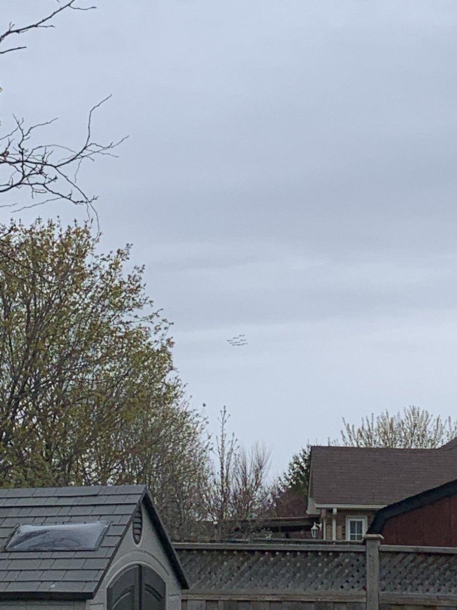 cardoor's tweet photo. @CFSnowbirds At Brock and 401 in Whitby. A little too far away for a good pic but heard them loud and clear. https://t.co/pEGMY28Dqc