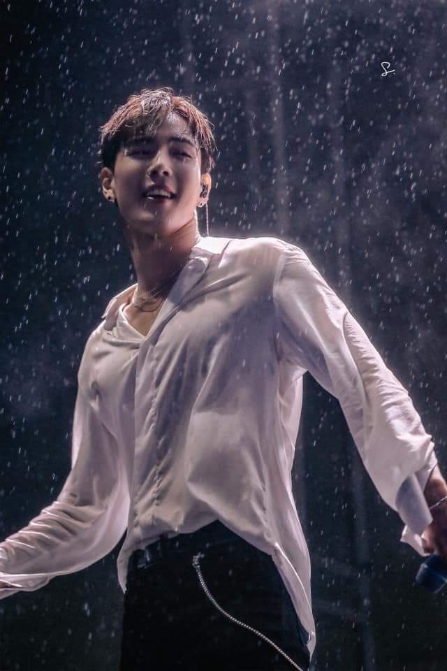 Shownu .... arghhhhhh w-wet? 