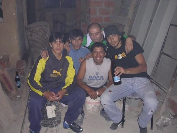 vox2box's tweet photo. Silvera con gli amichetti locali, o "uno di questi è un calciatore professionista". #Juke2Box https://t.co/NuSBKr7vbH