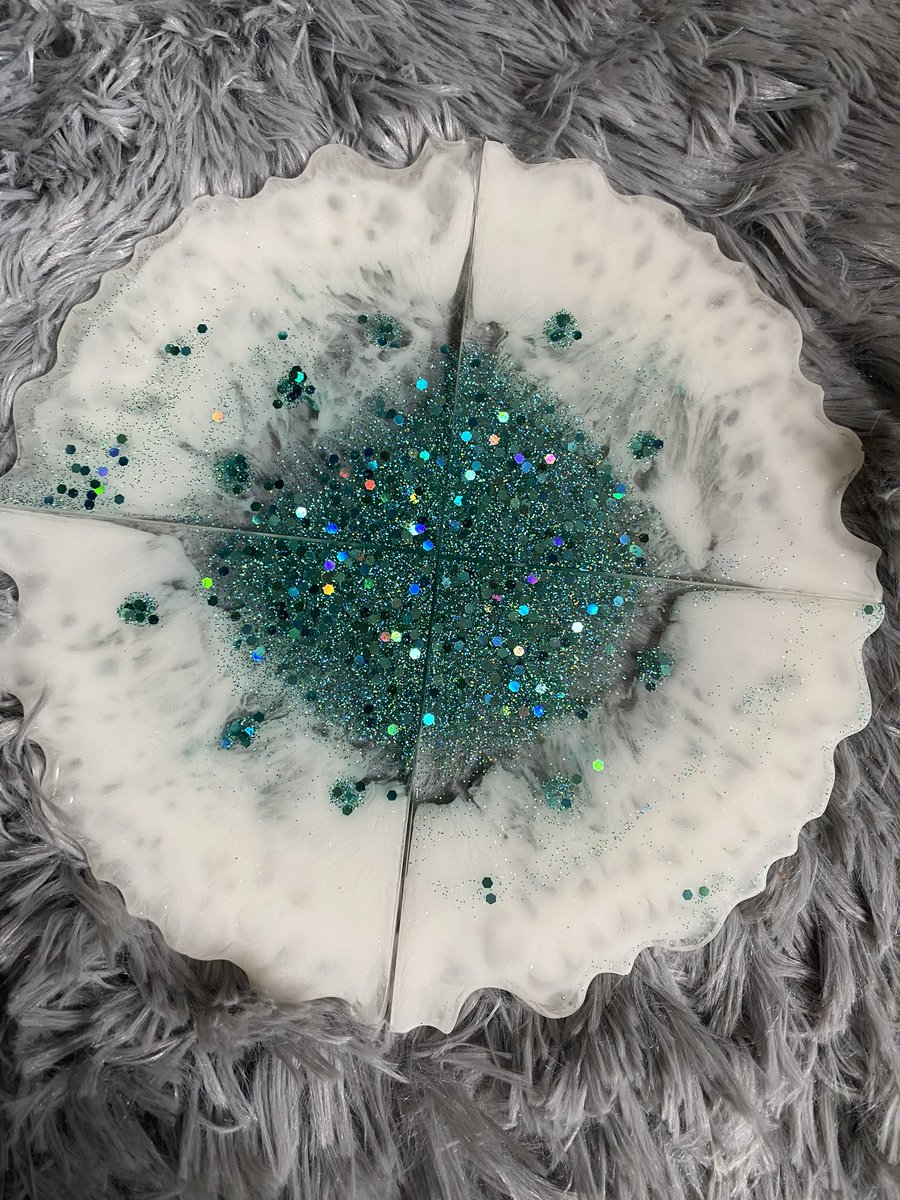 WiddopgemsC's tweet photo. New teal coasters #resin #homemade #handmade #etsyseller #widdopgems https://t.co/EwNW9pFF53
