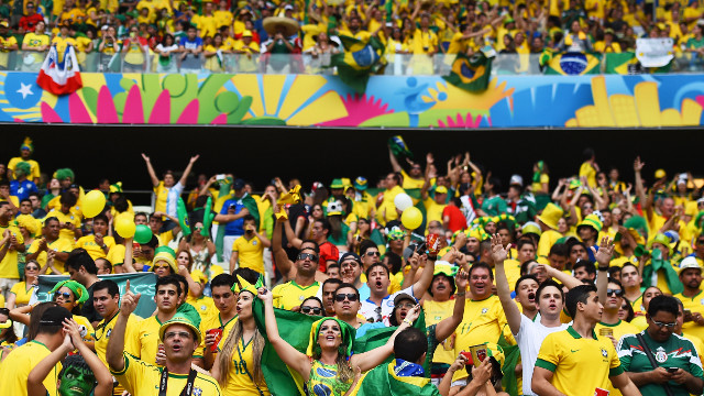 Déjà, on se parle d'une Coupe du monde au Brésil bordel. Tu sais que ça sera particulier.Ici on respecte tout le monde, mais t'as des pays, c'est indiscutable, tu les associes direct à l'idée de la CDM.Et puis le Brésil, ça dégage trop au niveau des couleurs.