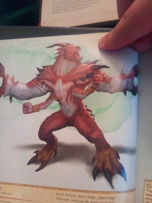 anewswens's tweet photo. The right pic is what I imagined when Brandon, our DM, described what we were fighting during our Skype dnd session. On the left is how it actually looks. 

Pretty sure I nailed it. https://t.co/ckLX5YDUmw