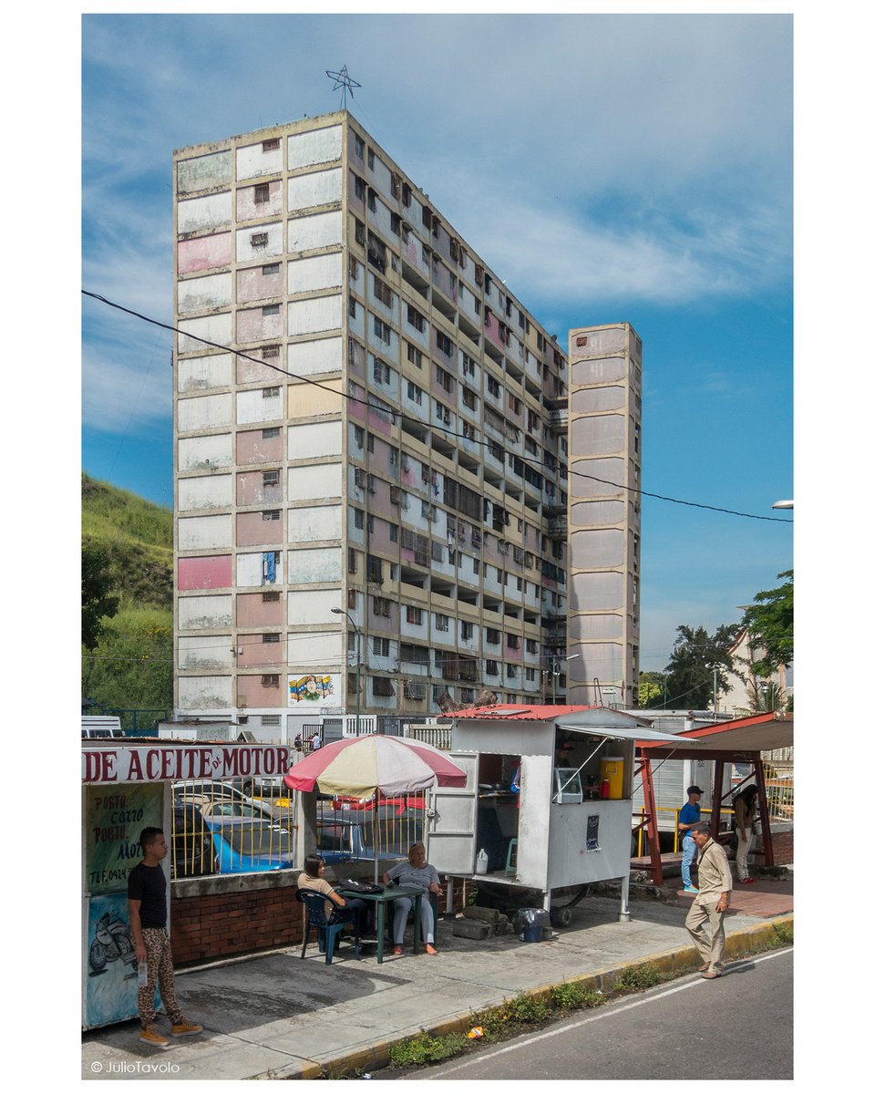 juliotavolo's tweet photo. Urbanización 23 de Enero // #CarcasRewind 2016
Arch. Carlos Raúl Villanueva (1954)
_________________________________
#Caracas #FadeModernity #Venezuela #midcenturymodern #architecturephotography https://t.co/rXrUw2qY4k