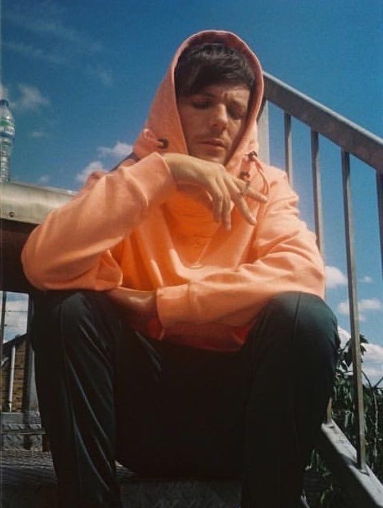 — louis tomlinson as sunsets; a thread (because he’s literally the sun personified )