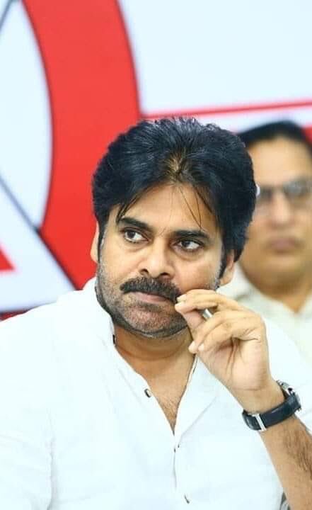 NarendraPeters's tweet photo. #8YrsOfGabbarSinghHysteria
At 7:39pm,

@PawanKalyan - 1.6M

#8YrsOfGabbarSinghHysteria - 2.6M

#VakeelSaab - 1.4M

Wahh💥💥 https://t.co/zTxIS7XkcK https://t.co/v1w3nwW9Zv