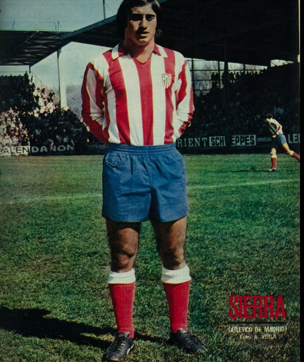 Il arrive donc pour la première fois dans un club de première division . Adelardo débutera sous le maillot rojiblanco le 13 Septembre 1959 .Aligné au millieu comme depuis ses débuts , il inscrira son premier but face à Las Palmas après seulement 11 minutes de jeux !