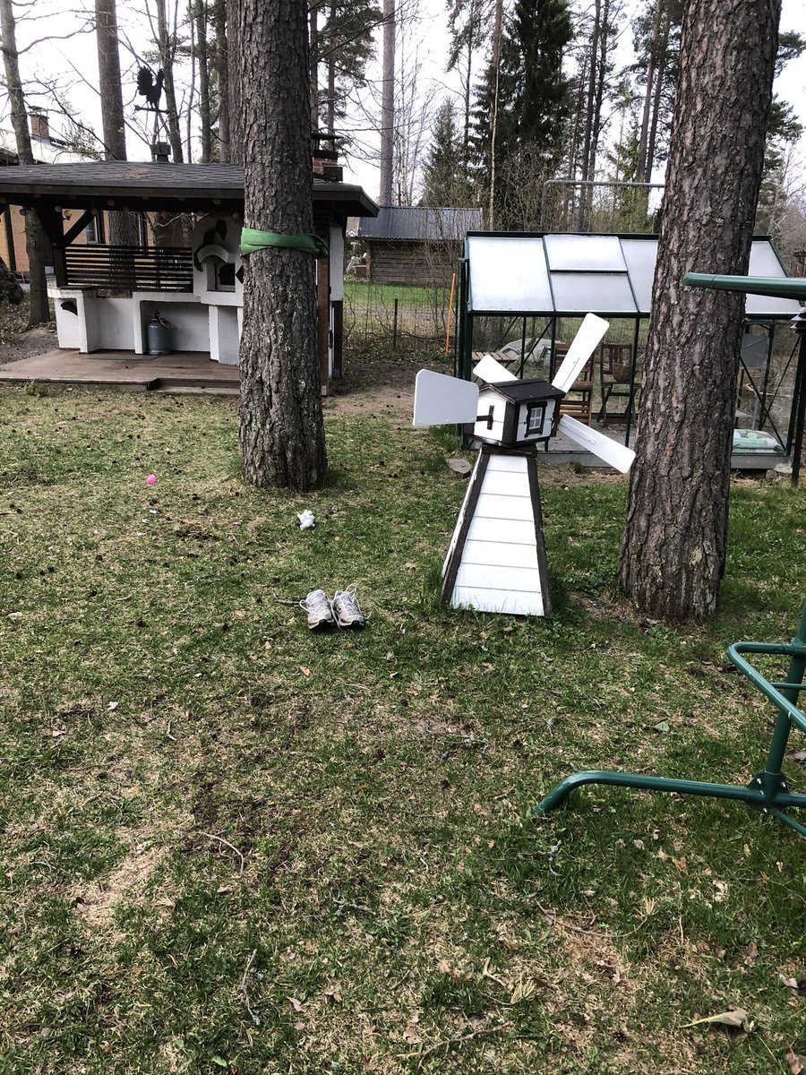 HarriLuuppala's tweet image. Today after jogging in the local forest I left my shoes outside for dying. i found just that someone had ”stolen” them! Soon I found them in backyard, and also the thief was nearby. She is 7y old bitch that enjoyed the Mother´s Day , I presume. Anyhow #PerfectLayout