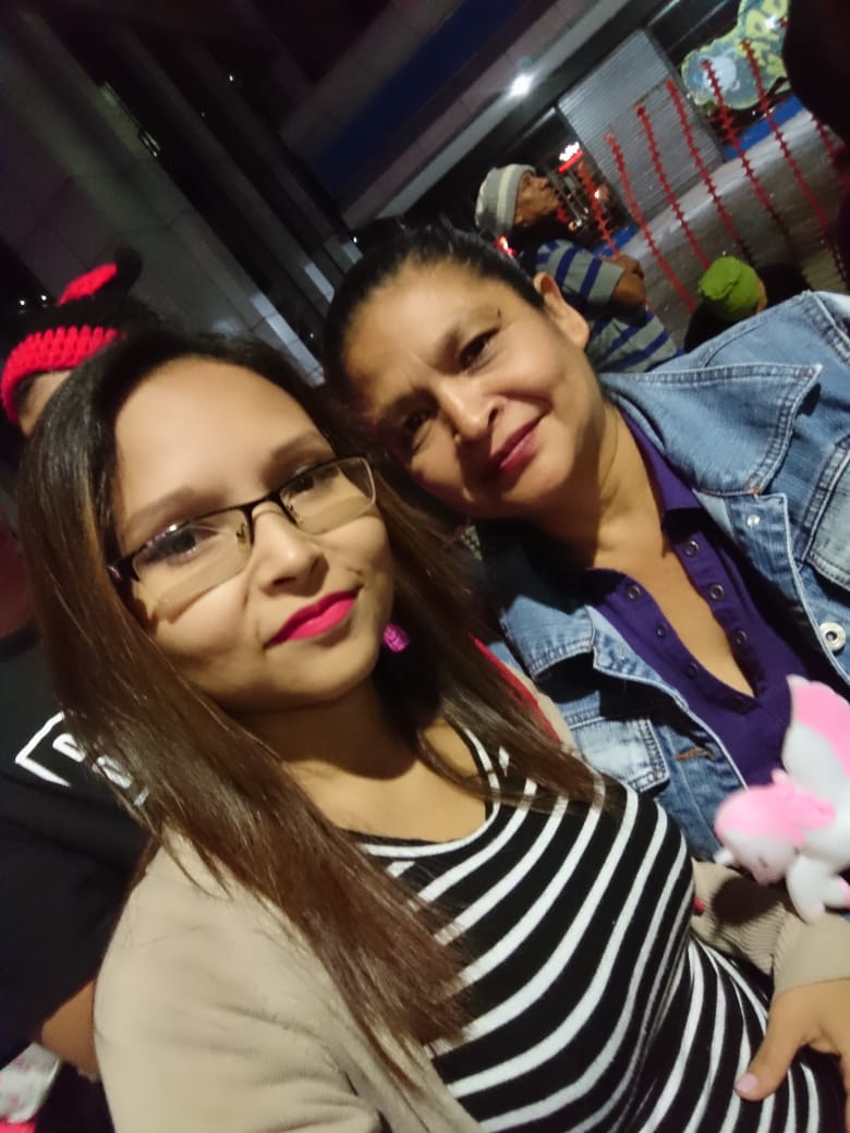 AlmadeCruz5's tweet photo. @Monik1706 feliz dia a la mamis mas bonita que Dios me la bendiga y me la guarde te quiero mucho https://t.co/Vyw9F9pn7S