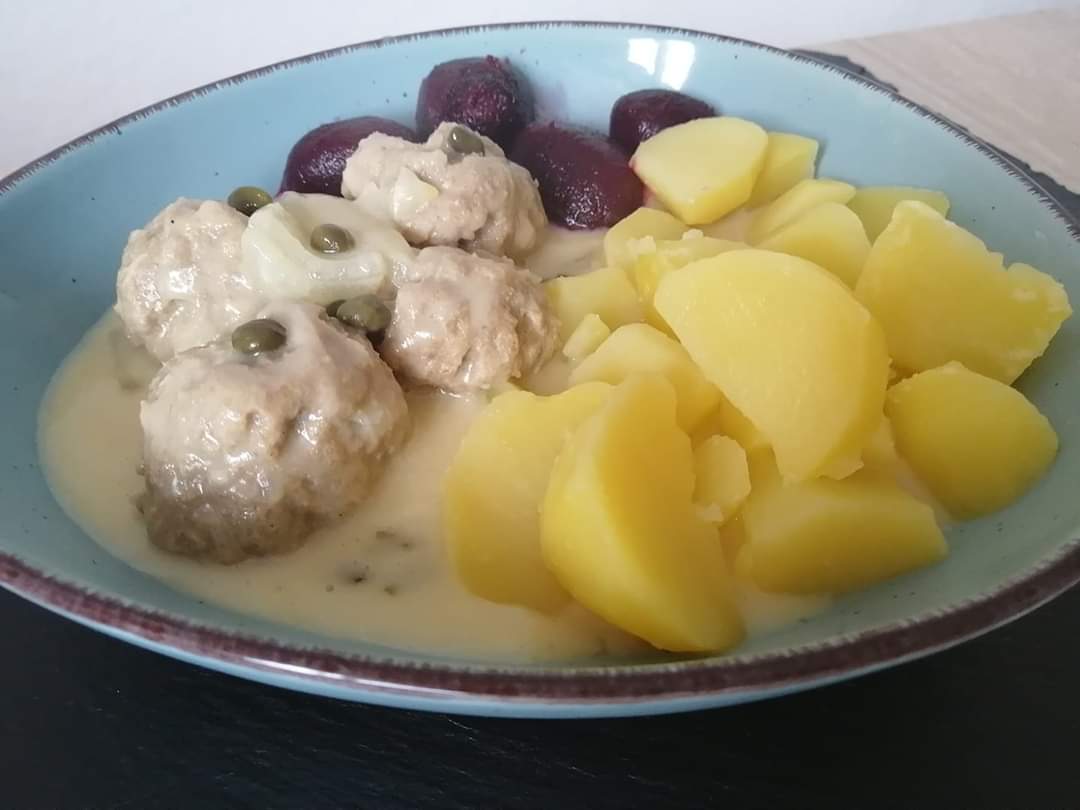 Allbacka1's tweet photo. Lieblingessen #königsberger #kochen #essen #lecker 😋 https://t.co/VKzFmfaZEi
