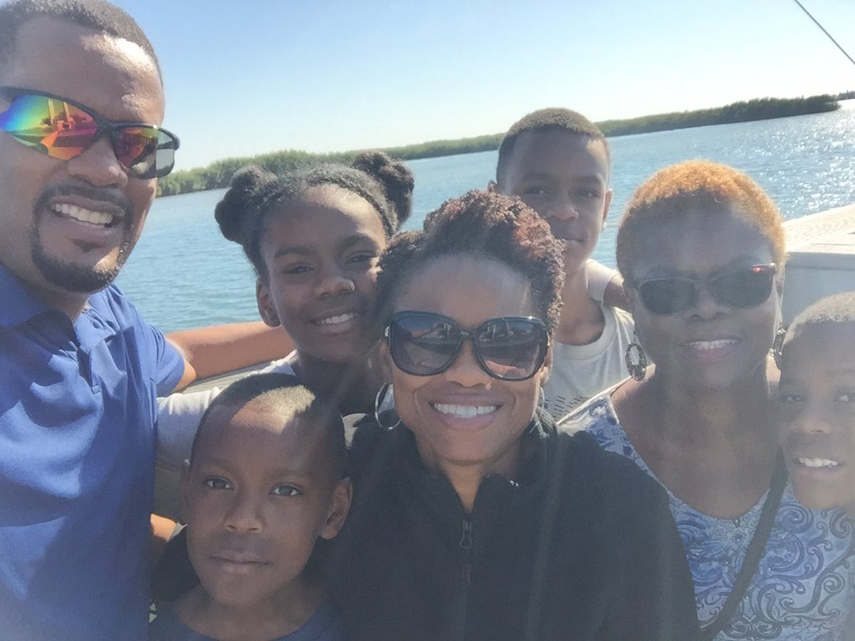 RCrawford67's tweet photo. Happy Mother’s Day to my beautiful mom, Shirley Thompson, and all the awesome moms today! Enjoy your day!!!! #mothersday #celebratemoms https://t.co/4FkscGi9M3