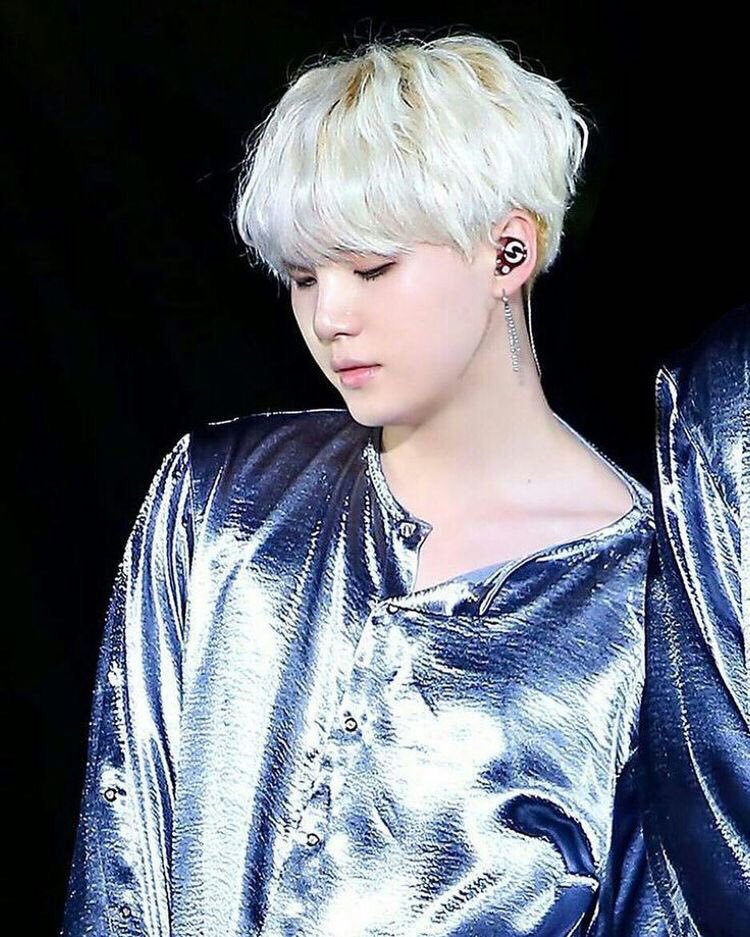 Yoongi being incredibly hot; a thread