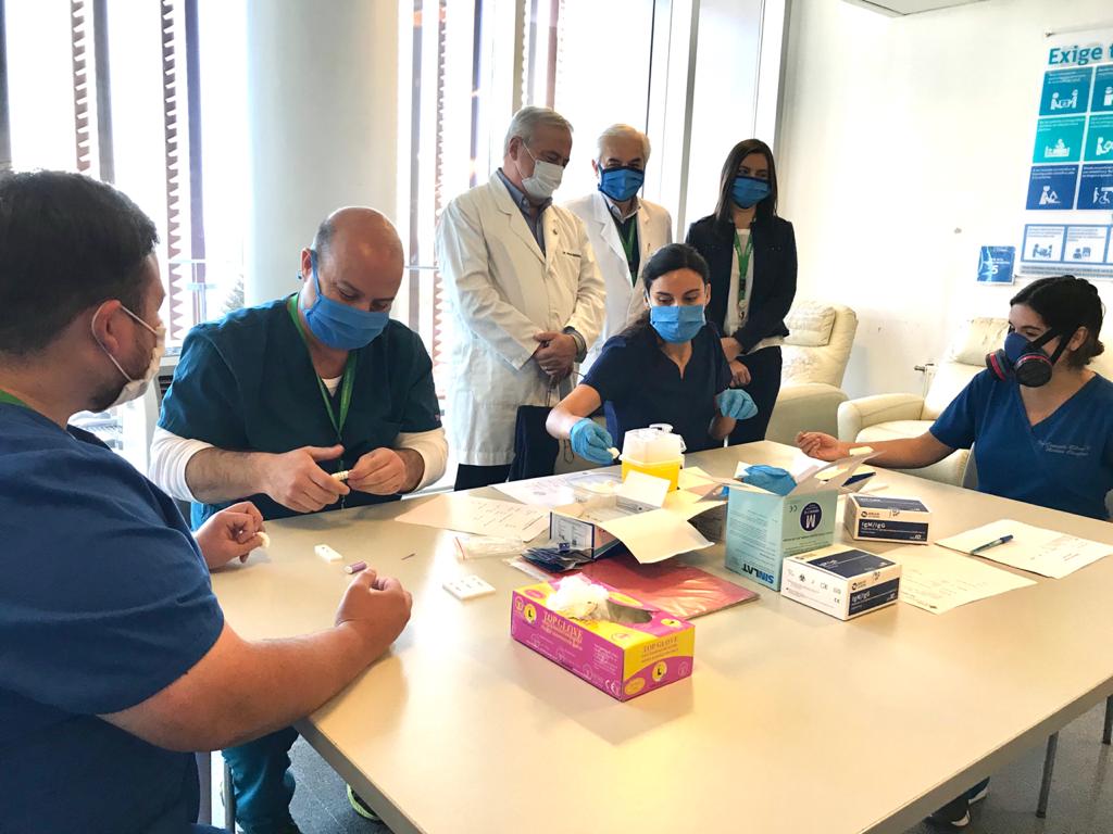 Ministro Jaime Mañalich visitó el <a href="/HECMaipu/">Hospital El Carmen</a> para dar inicio al uso de pruebas rápidas, que determina presencia de Inmunoglobulinas contra SARS-CoV-2, en personal de salud, tal como fue anunciado por la autoridad durante la semana.