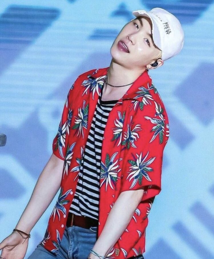 Yoongi being incredibly hot; a thread