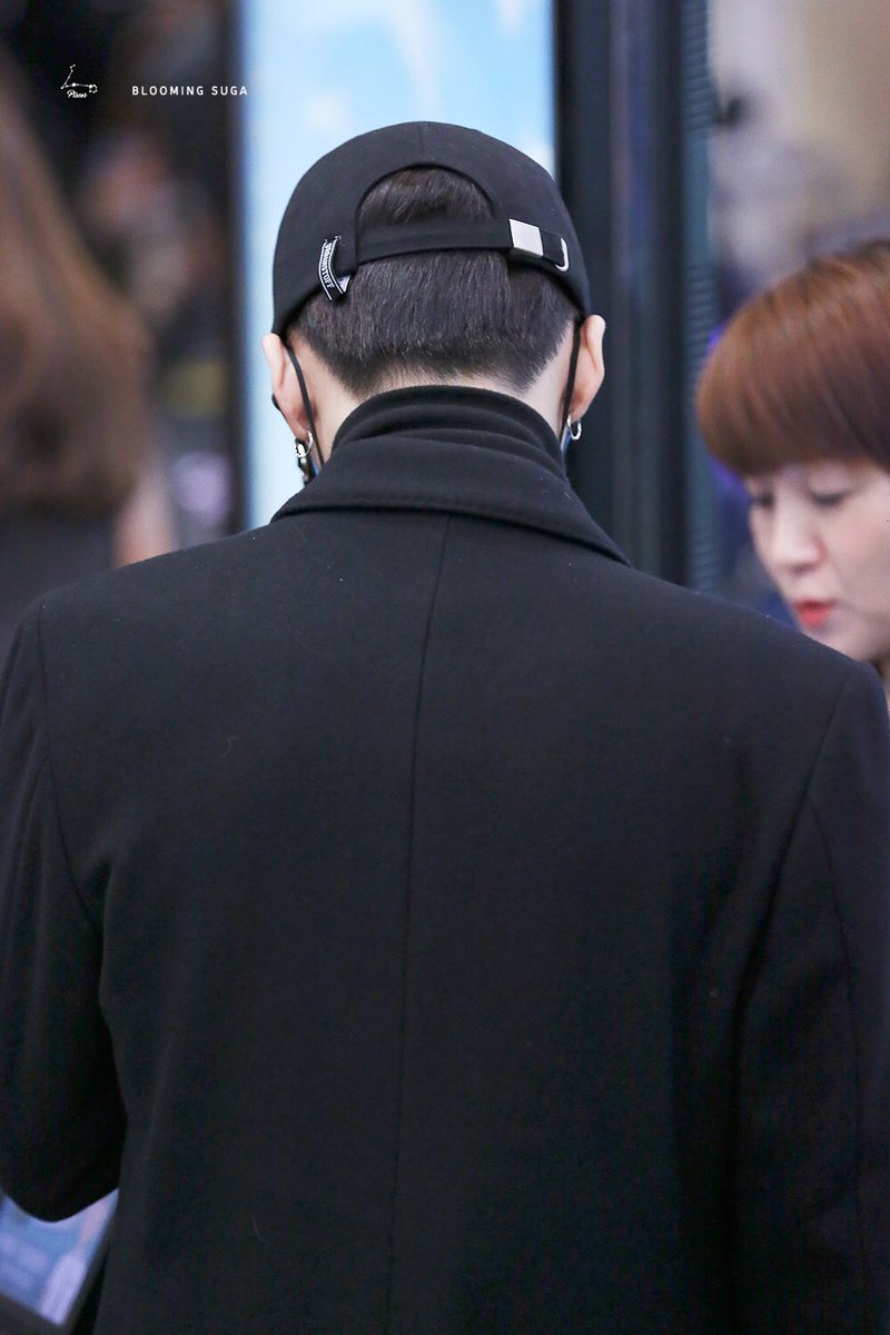 yes, even his back is hot