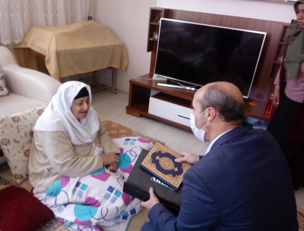 MemBattalgazi's tweet photo. İlçe Milli Eğitim Müdürümüz Sayın Recep BULUT, ilçemizde bulunan annelerimizi bu özel günlerinde ziyaret etti.
@recepbulutmtfb 
@MalatyaMem 
@tatliali12 
@tcmeb 
@ziyaselcuk https://t.co/abytQWPBxN
