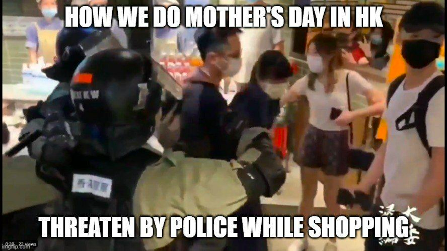 freedomodeerf2's tweet photo. Hongkong's style mother's day

#policebrutality  #HongKongPolice #mothersday2020 #BrutalHKmotherday https://t.co/y0xNk4SHmc