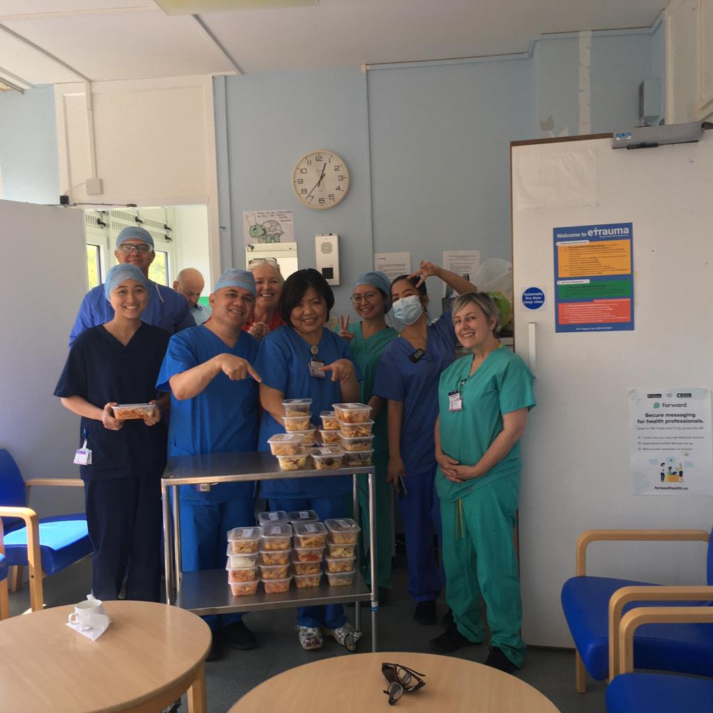 oldwimbledonian's tweet photo. Since April 6th over 15000 meals have gone out from our #DoingaBit project @DonsLocalAction to staff at our hospitals🌈. Great community effort @14thefrog @rosencrownsw19 @Vallebona @leather_bottle @CriticalNhs @FoodReliefUK @SolsticeFood @MustardFoods @AbelandCole #team 💪 https://t.co/N9c0SsMako