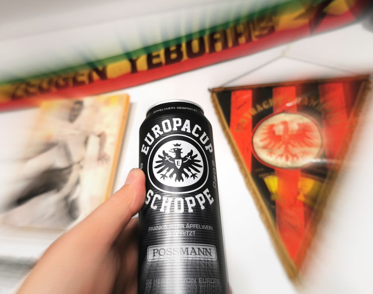 SGEtienneTurner's tweet photo. "Es will mer net in de Kopp enei,
wie kann nur en Äppler net vom Possmann sei?"
Wozu #bembelwithcare wo es auch guten #Äppler gibt?
#SGE #SGEBMG #inEINTRACHT #EINTRACHTliebe ❤️ #Possmann @Possmann1881 #Frankfurt #Äbbelwoi #NoNazis #Eintracht https://t.co/qBmMox4xHg