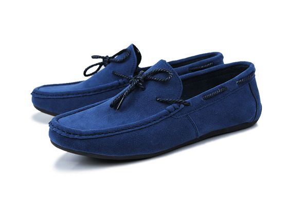 DRIVING LOAFERSAs the name suggests, Driving loafer shoes are suited for driving and not walking. They are generally crafted with suede or supple leather. Driving loafer shoes have a flat bottom with rubber grip as heels get caught on the pedals