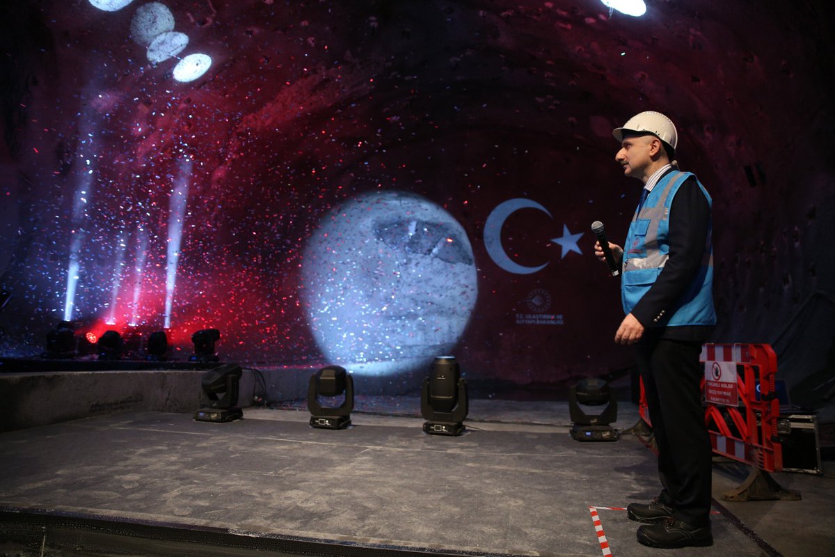 akaraismailoglu's tweet photo. Sayın Cumhurbaşkanımızın katılımlarıyla Gayrettepe-Kağıthane-İstanbul Havalimanı Metro Hattı İlk Işık Törenini gerçekleştirdik

İstanbullular, Gayrettepe'den 35, Kağıthane’den 32 dakikada İstanbul Havalimanı'na  ulaşabilecek

Hizmetlerimizle Milletimizin daima yanında olacağız https://t.co/fvMsvECqUo