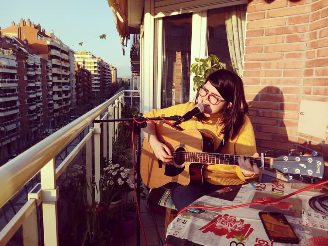 VallsConfinat's tweet photo. Tanquem portes. Acabem. Avui a les 19h. En directe a Instagram amb l’@Elena_Volpini. Que no hi falti ningú ☺️❣️ #VallsConfinat #Comiat https://t.co/3i9xkZePNe