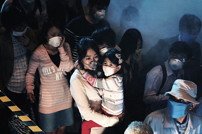 31. The Flu (2013)Chaos ensues after a lethal, airborne virus infects the population of a South Korean city less than 20 kilometres from Seoul. The pandemic goes viral!