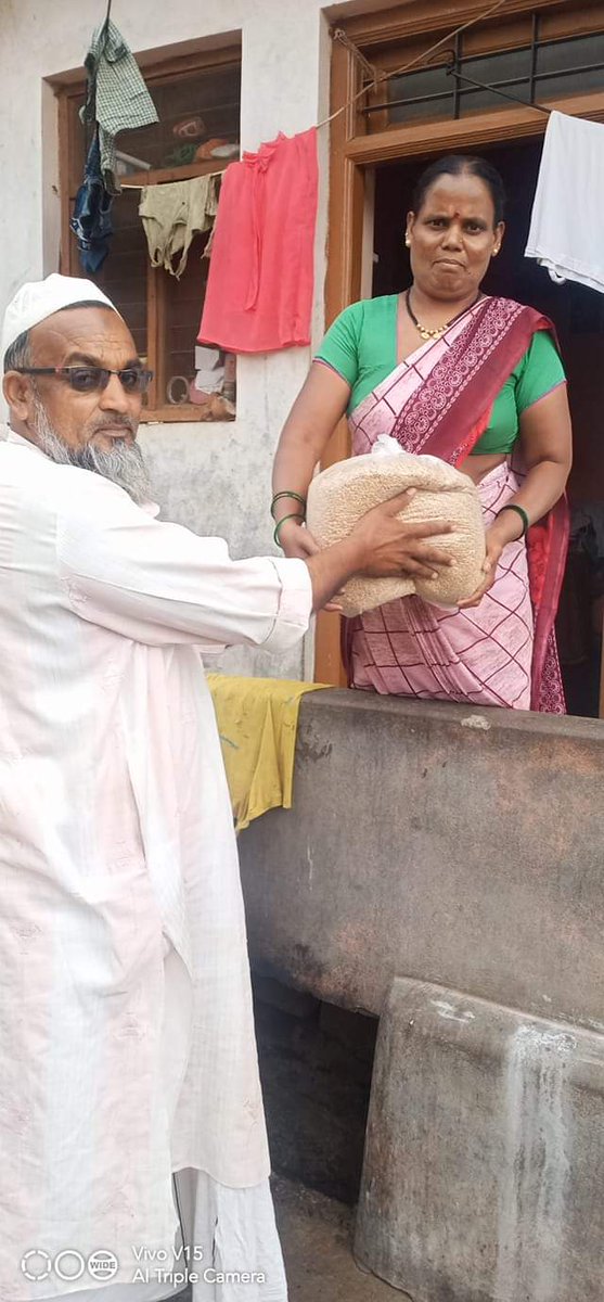 ASNyamagouda's tweet photo. Under the *Let's Share* campaign, it is worth mentioning the lead taken by Humdard Educational Society in collecting over 13 tons of wheat from various donors and distributing to 3000+ families in Momin galli, Avati galli, Jayanagar, Rehmatnagar, Azadnagar &amp; Mahalingeshwar colony https://t.co/hqkwwMEP6f