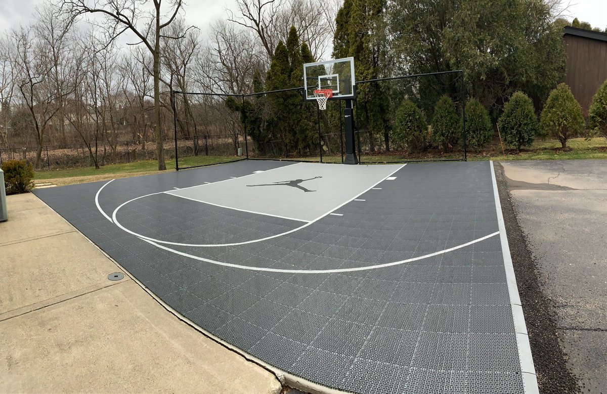 AdvantageCourt's tweet photo. It's never #TheLastDance with a Home Court Advantage this summer! Call (847) 274 - 8998 | https://t.co/mQM4RsdZHq| info@HCAsports.com | #phonesdown #familygoals #multicourt #gamecourt #activekids #healthykids #bigfun https://t.co/hL9EWfStup