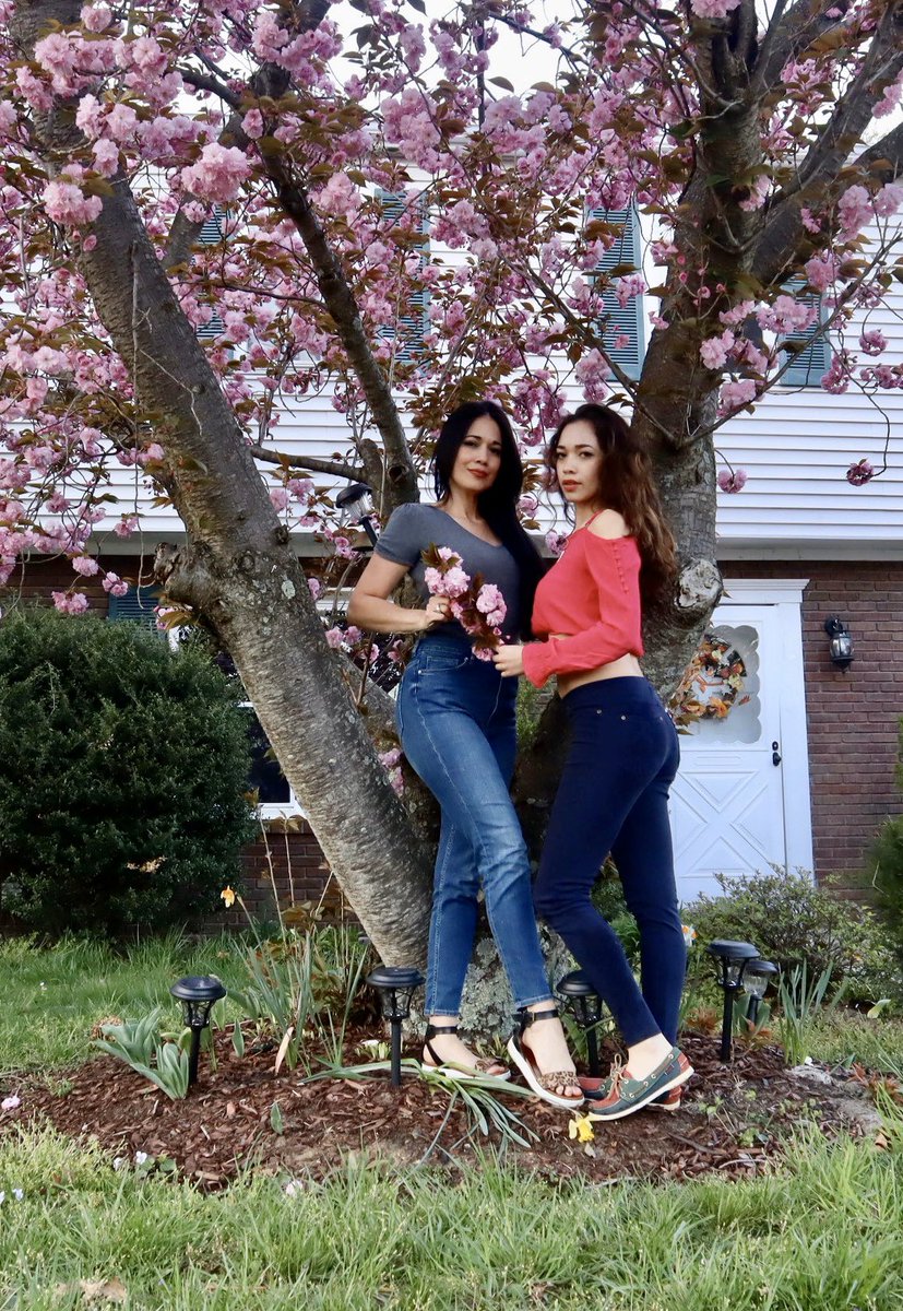 BriFitDance's tweet photo. Happy Mother’s Day 👩🏻 to my beautiful and caring mom ❤️😘 #mothersday2020 #beautifulmom #caringmom #momanddaughter #cherryblossomtree https://t.co/kneot6mMSw