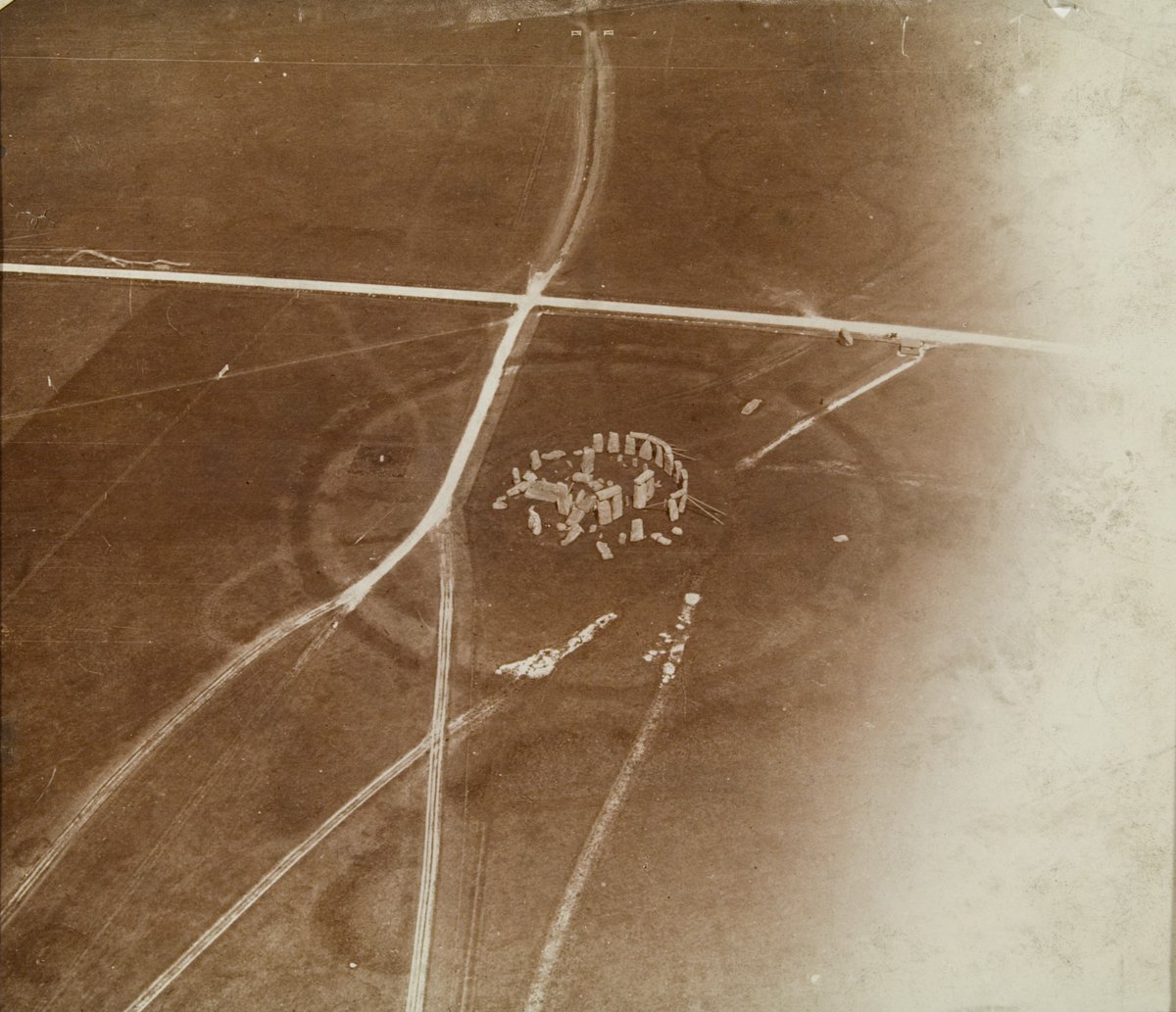 (1/14) One of the aerial photos of Stonehenge in 1906 ("the first", apparently) is doing the rounds again on Twitter. I was happy to ignore it but retweets keep popping up... SO - if anyone's interested...The photo concerned (the one below) is one of five known to