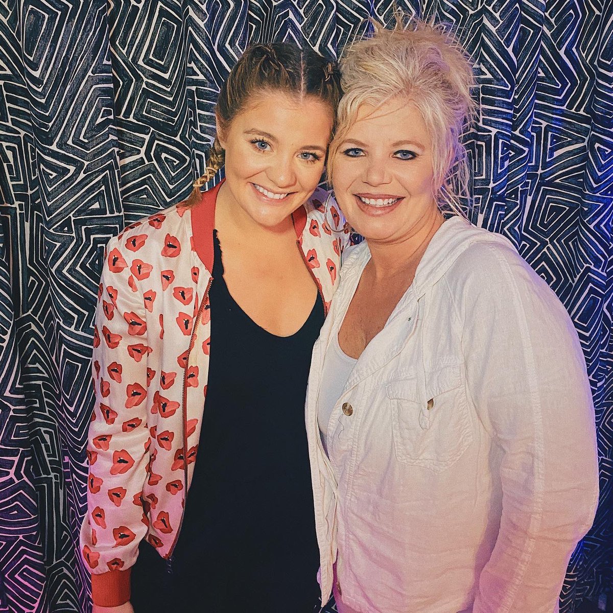 Lauren_Alaina's tweet photo. In recent interviews people have asked me how this quarantine has changed me. I have said, “I will appreciate the little moments more. I can’t wait until the next time I get to hug my mom.” No one hugs me, loves me or braids my hair quite Like My Mother Does. I love you mama! 💕 https://t.co/W6KBDFPCXf