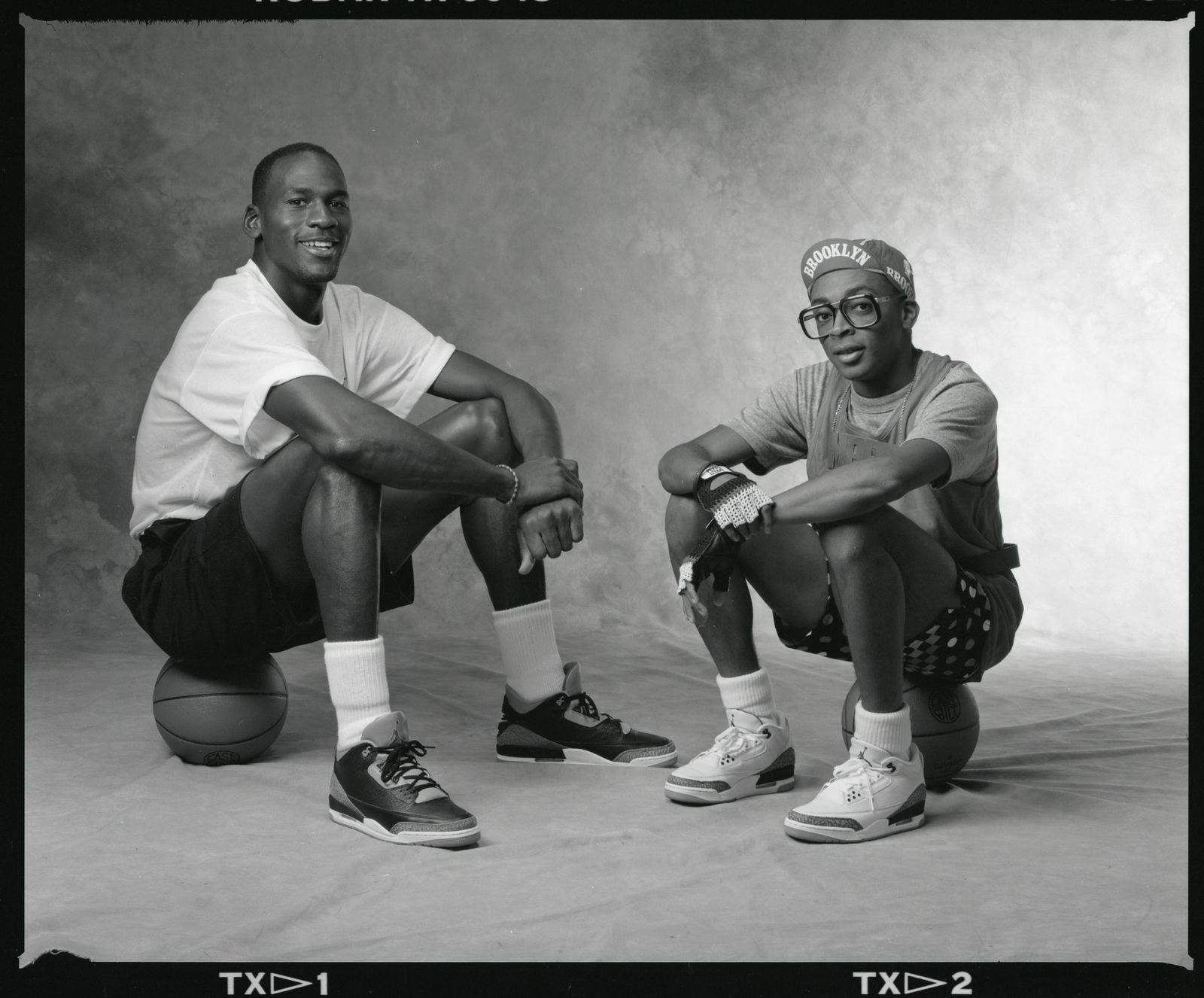 SensCritique X Flashback MichaelJordan et SpikeLee aka Mars Blackmon sur la premiere pub legendaire Jordan pour Nike en 1987 Jim Riswold https t wRIBLSoTgJ X