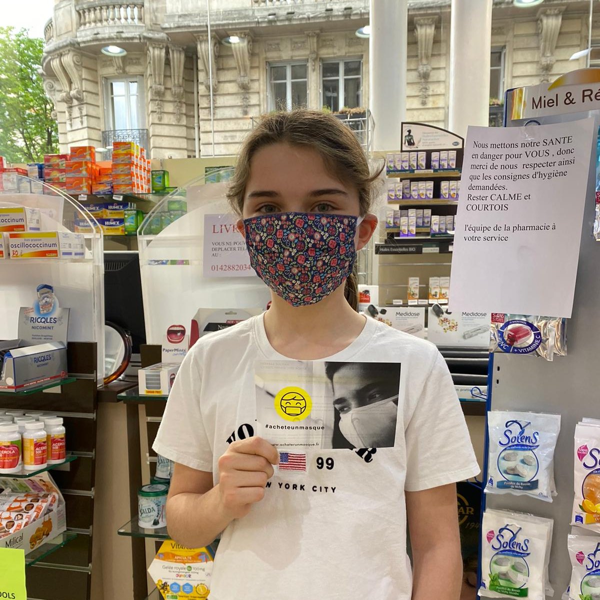 #DeconfinementProgressif N'oubliez pas de protéger aussi vos enfants ! 
🙏Pour un masque que vous achetez, nous offrons un masque à l'association <a href="/chainedelespoir/">La Chaîne de l'Espoir</a> 
#AcheteTonMasque=#AcheteSonMasque
#masquebarrière #mouvementsolidaire #masqueentissu