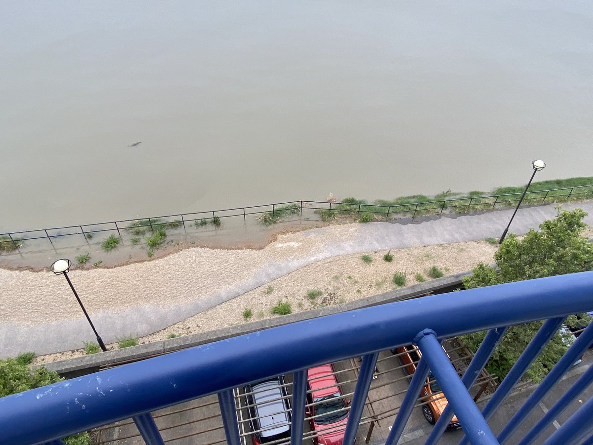 GlynnBray's tweet photo. @girlaboutthames @AlanBarrierEA @LondonPortAuth Same here in Grays. This pathway always floods under higher tides, as does yacht club and pier. https://t.co/o2D7TME5GN
