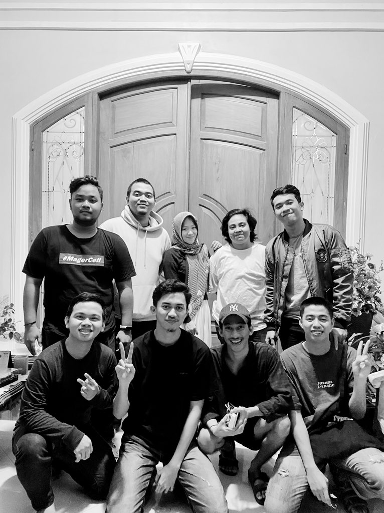 andiaulianurul's tweet photo. akhirnya bisa tertawa lepas sama teman-teman. lagi. tirimikisih binyik yi timin-timin, kalian tetap lucu walaupun sebenarnya menjengkelkan. https://t.co/xB9CtYabDY