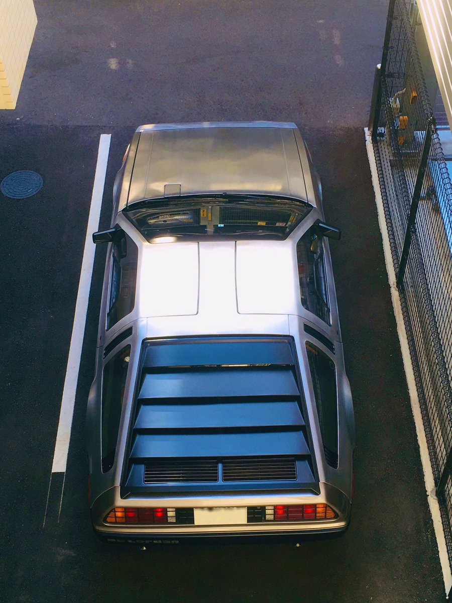 おか大王 愛車のアルピーヌ A110の真上写真が皆さまにご好評なようなので もう1台我が家お気に入りの車の斜め上からの写真を載せさせていただきます