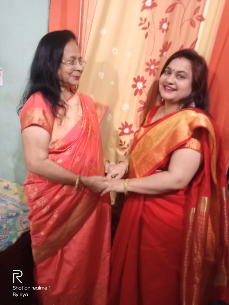 PoonamPorwal11's tweet photo. @1BangaloreWest We do house chores together and just get ready and try dresses ! As we love clicking pictures and this make her smile!
#MomnMeTime #MothersDay #Contestalert #PhoenixOneBangaloreWest @1BangaloreWest
Join-
@GauravP26479152
@porwal_sarika
@Vimla70460529 https://t.co/l6fJq1lHAb