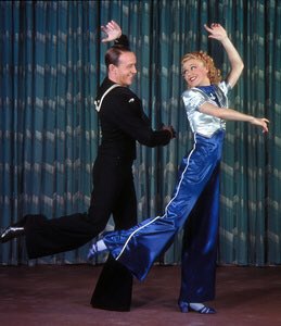 ToniArte2's tweet photo. @sapovskaya @toiblarlos @YouTube •
Really? 😁🙏
•
#ThanksAngela #KissesEvening
•
#FredAstaire and #GingerRogers in #FollowTheFleet
•
📷 #JamesDoolittle
• https://t.co/d6v3ZqbSAv